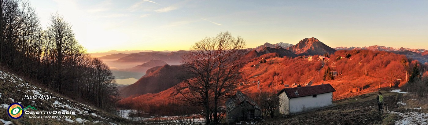 72 Ci abbassiamo verso la Forcella Alta colorata di rosso-tramonto.jpg